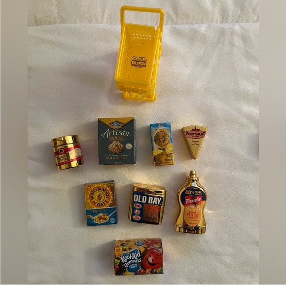 ENTIRE Mini Brands Collection *Collector’s case, metallic, gold rush* - Picture 8 of 10